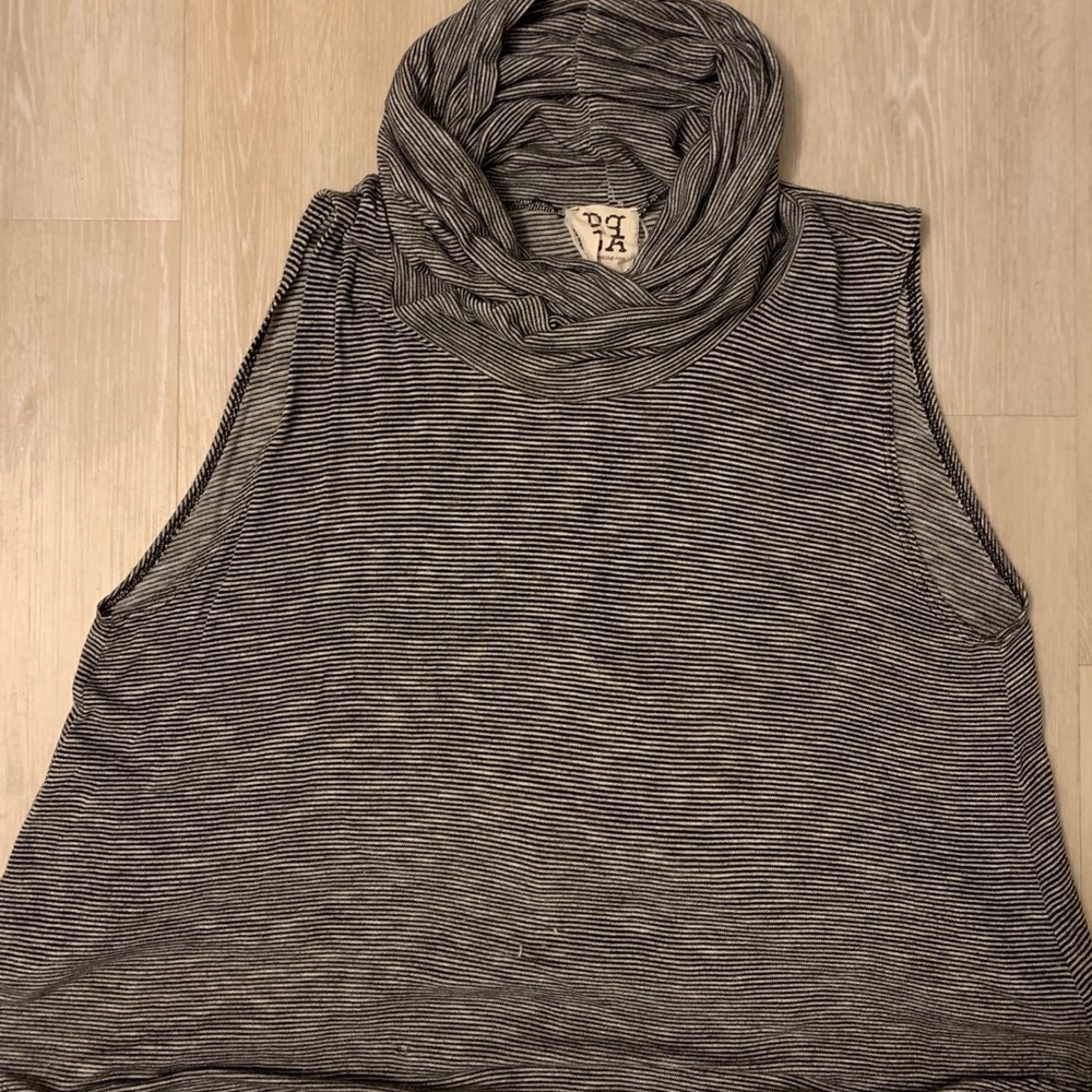 Tank with lose turtle neck!